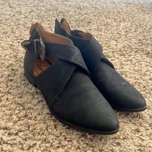 Qupid black dress shoes size 9.